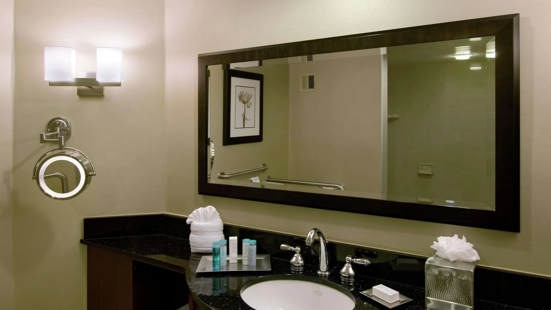Doubletree By Hilton South Charlotte Tyvola Hotel