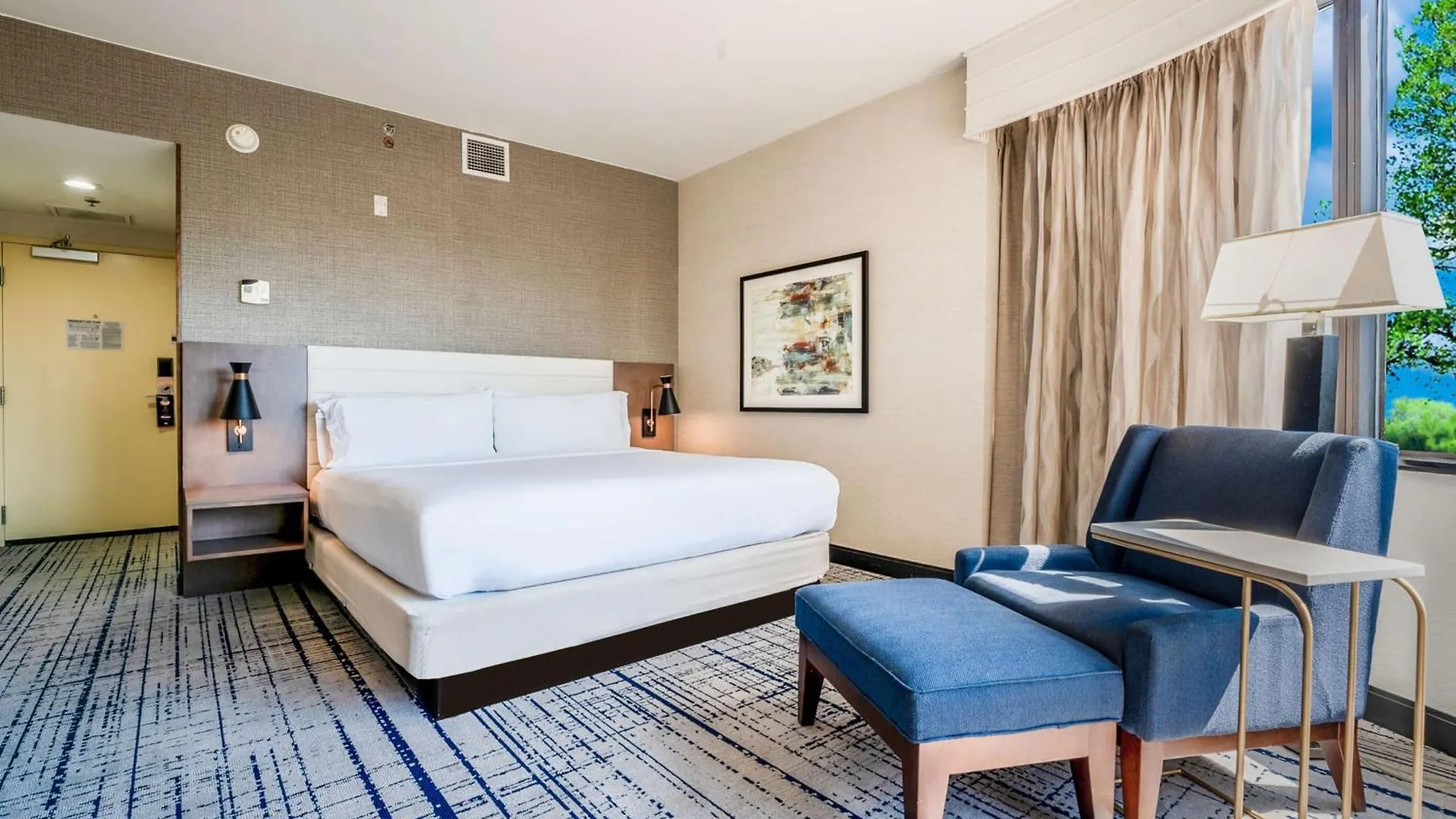Doubletree By Hilton South Charlotte Tyvola Hotel